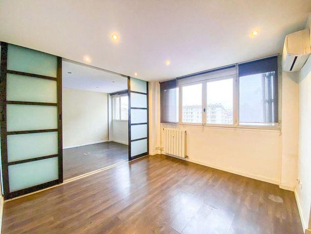 A louer APPARTEMENT T3 52 M2 BORD DE MER TOULON