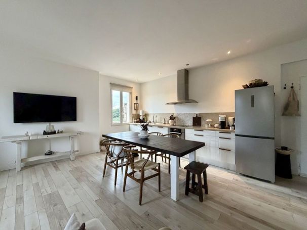 A louer LOFT T3 69 M2 BORD DE MER OLLIOULES