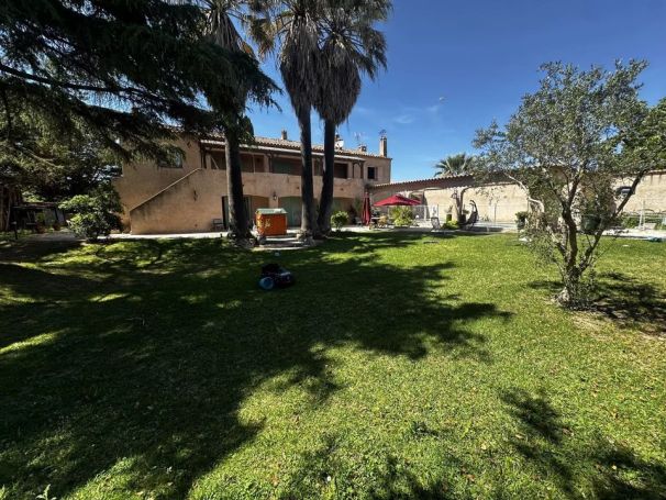 A louer MAISON  9 PIECES 400 M2 BORD DE MER LATTES