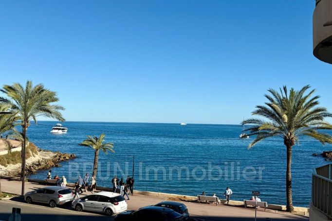 A louer STUDIO  31 M2 TERRASSE BORD DE MER ANTIBES
