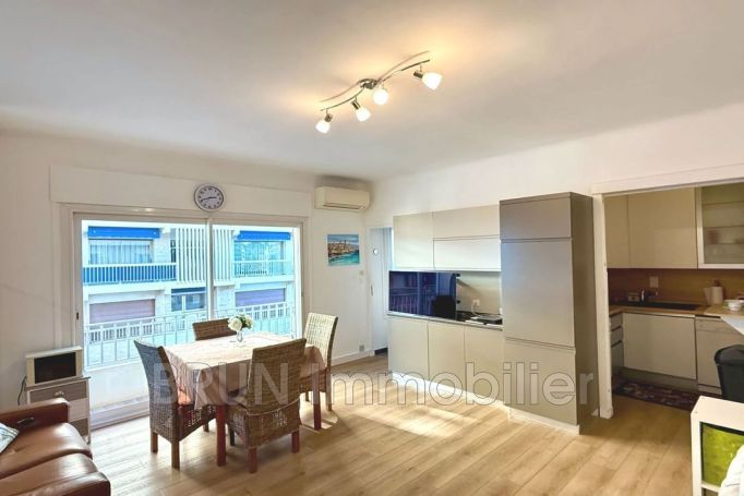 A louer STUDIO  31 M2 TERRASSE BORD DE MER ANTIBES