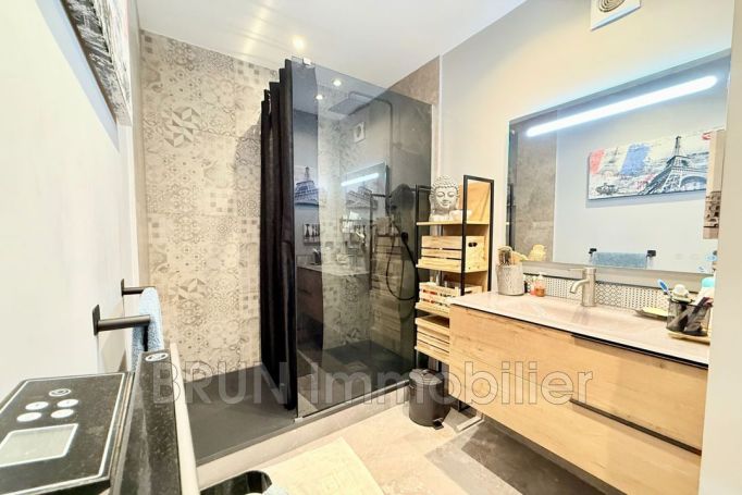 A louer APPARTEMENT T3 66 M2 BORD DE MER ANTIBES