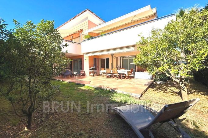 A louer APPARTEMENT DE PRESTIGE T4 58 M2 TERRASSE BORD DE MER ANTIBES