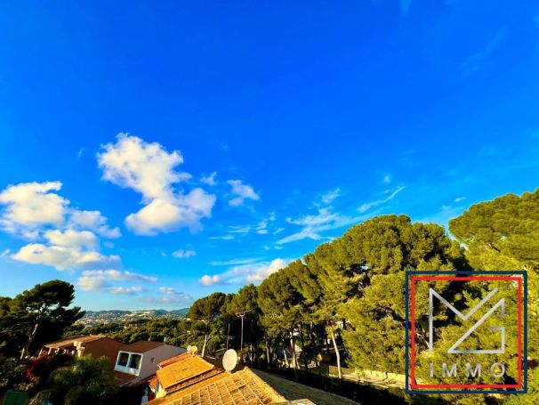 A louer APPARTEMENT T3 35 M2 TERRASSE BORD DE MER SANARY SUR MER