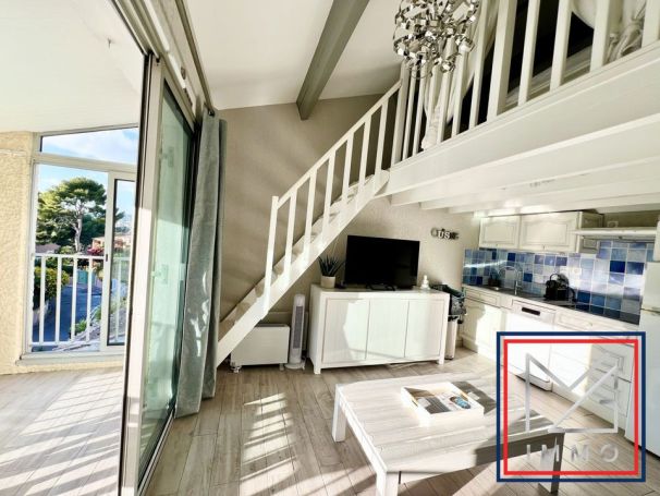 A louer APPARTEMENT T3 35 M2 TERRASSE BORD DE MER SANARY SUR MER