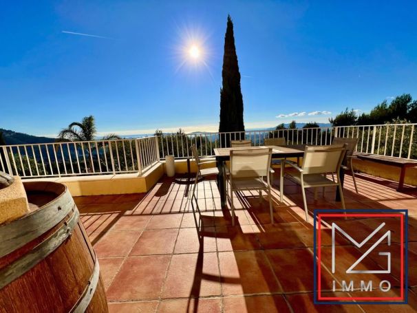 A louer MAISON  8 PIECES 285 M2 VUE MER TOULON