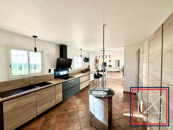 A louer MAISON  8 PIECES 285 M2 VUE MER TOULON