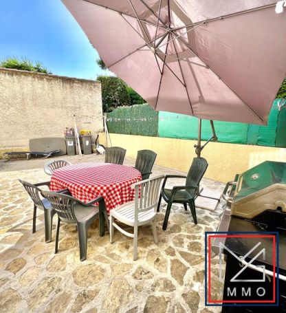 A louer APPARTEMENT T4 82 M2 TERRASSE BORD DE MER SANARY SUR MER