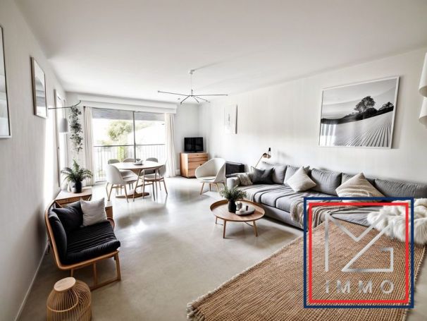 A louer APPARTEMENT T2 50 M2 TERRASSE BORD DE MER SANARY SUR MER