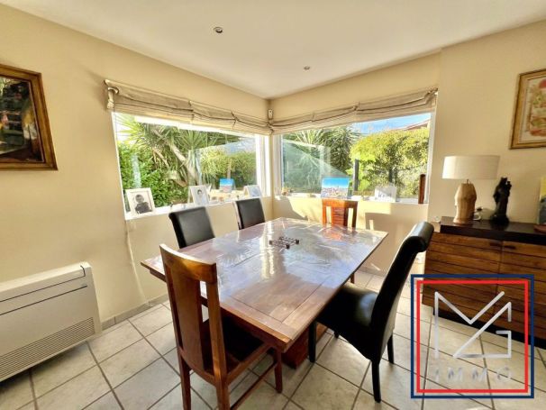 A louer MAISON  5 PIECES 146 M2 BORD DE MER LA SEYNE SUR MER