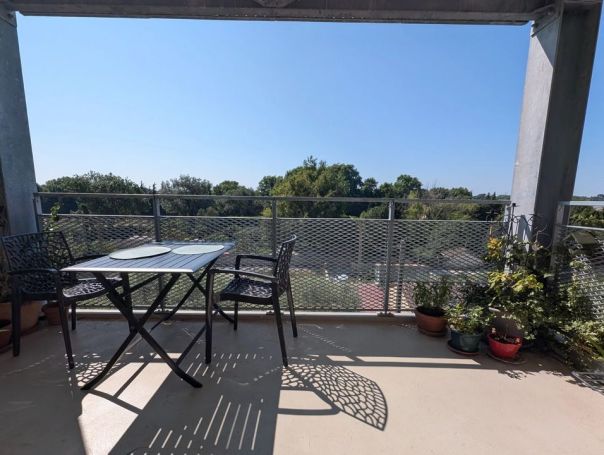 A louer APPARTEMENT DE PRESTIGE NEUF T4 112 M2 TERRASSE BORD DE MER ARLES
