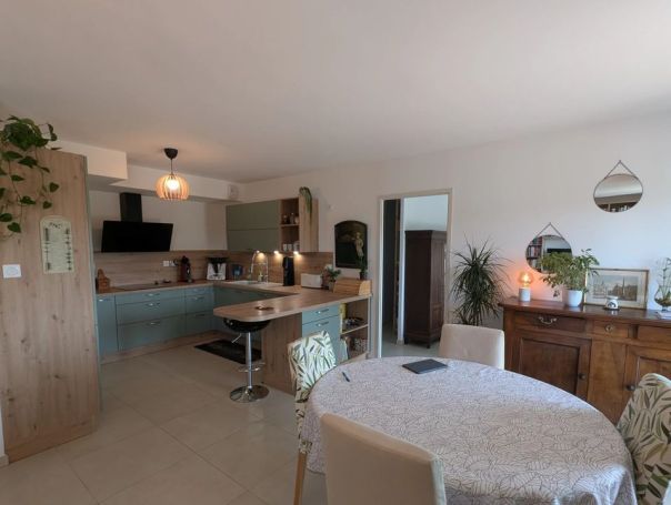 A louer APPARTEMENT DE PRESTIGE NEUF T4 112 M2 TERRASSE BORD DE MER ARLES