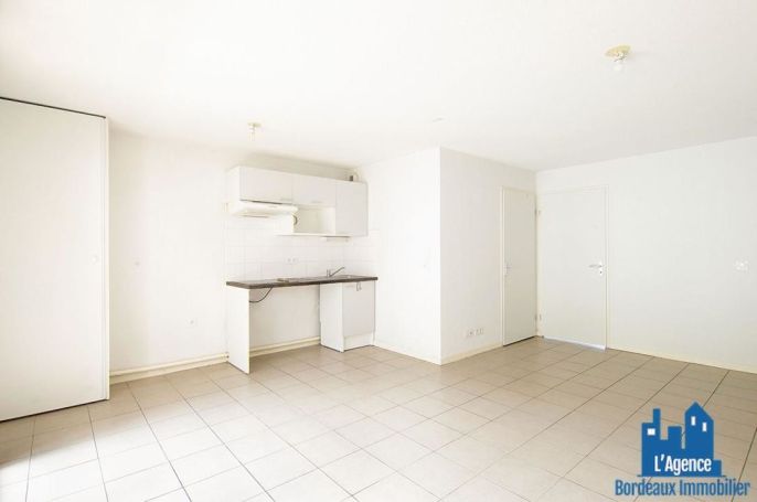 A louer APPARTEMENT T3 61 M2  CENON