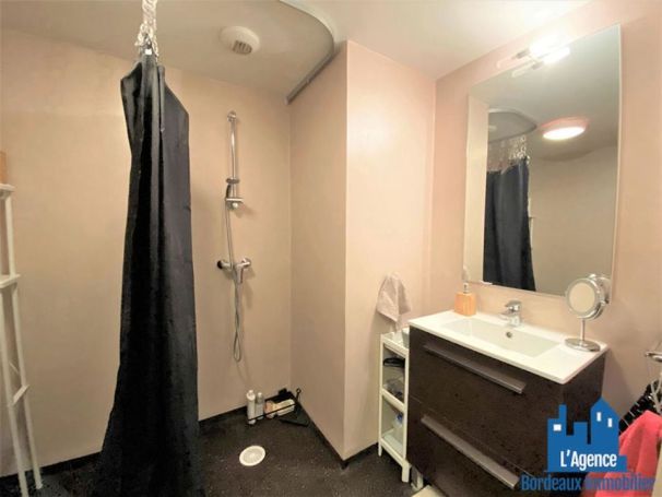 A louer STUDIO  19 M2  BORDEAUX