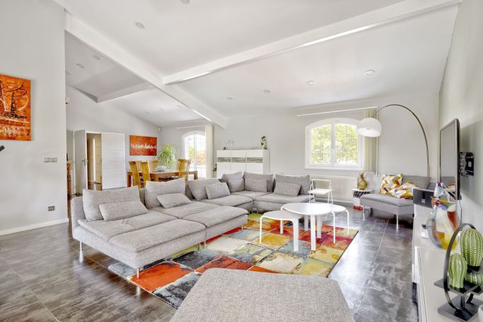 A louer MAISON  8 PIECES 260 M2  GRADIGNAN