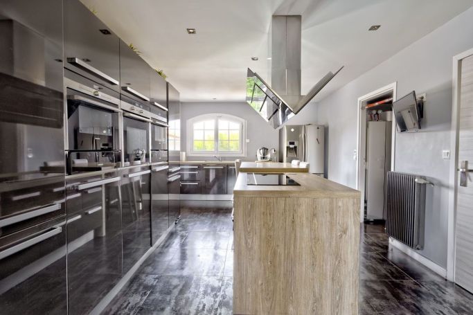 A louer MAISON  8 PIECES 260 M2  GRADIGNAN