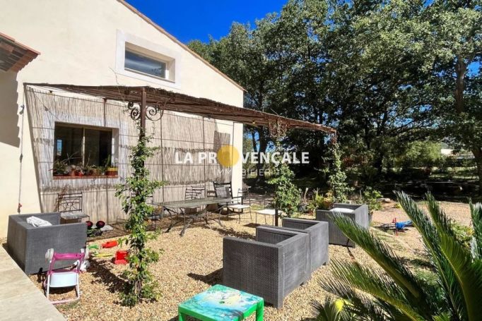 A louer MAISON  7 PIECES 200 M2  TRETS