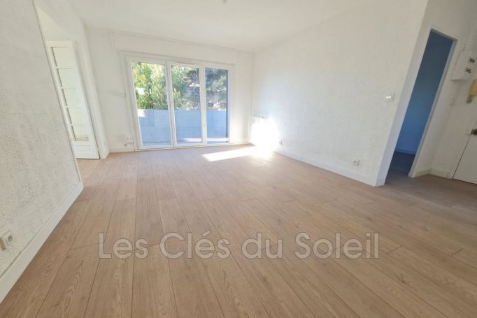 A louer APPARTEMENT T4 63 M2 BORD DE MER TOULON