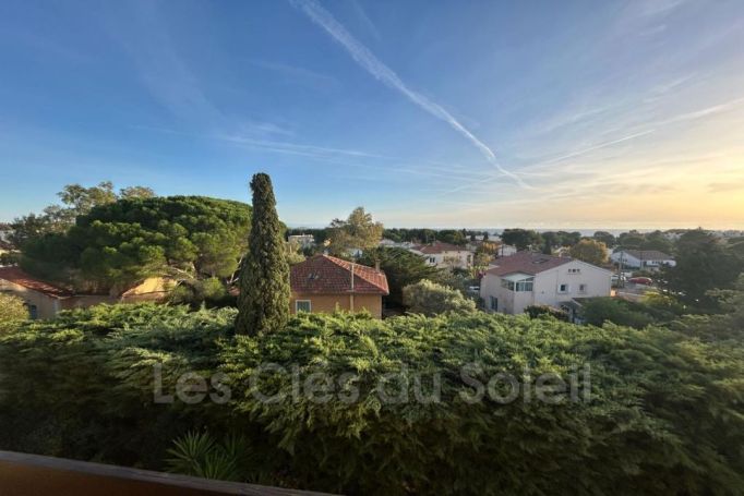 A louer STUDIO  31 M2 TERRASSE VUE MER BANDOL