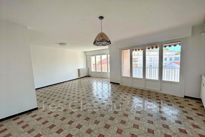 A louer APPARTEMENT T3 81 M2 TERRASSE BORD DE MER BANDOL