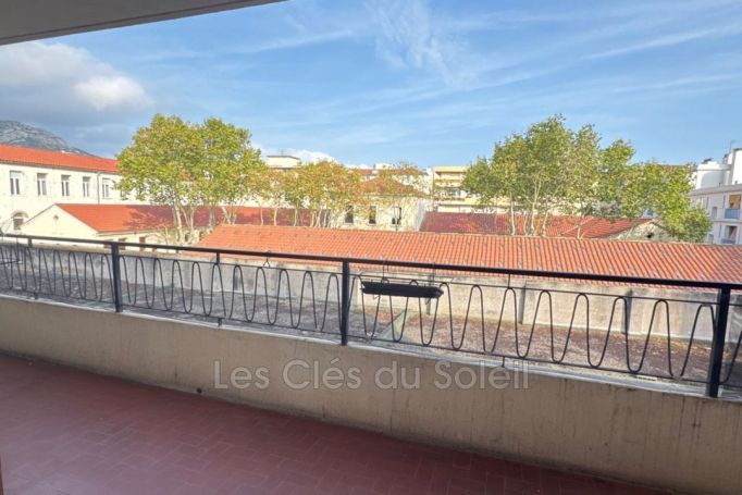A louer APPARTEMENT T3 73 M2 TERRASSE BORD DE MER TOULON