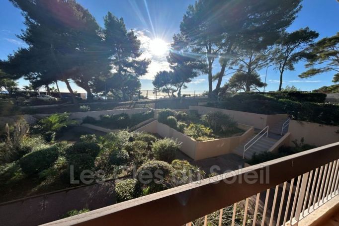 A louer APPARTEMENT T3 62 M2 TERRASSE BORD DE MER BANDOL