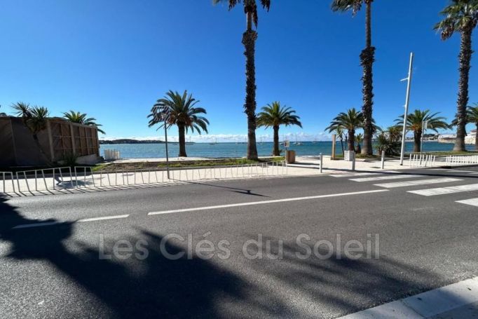 A louer APPARTEMENT DE PRESTIGE T2 44 M2 TERRASSE BORD DE MER BANDOL