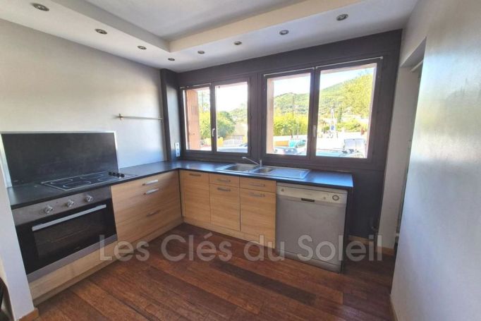 A louer APPARTEMENT T4 74 M2 BORD DE MER TOULON