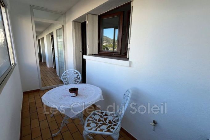 A louer APPARTEMENT T3 60 M2 TERRASSE BORD DE MER TOULON