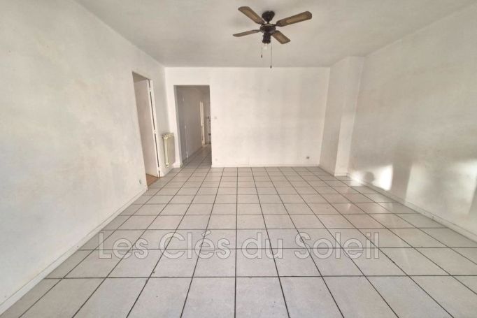 A louer APPARTEMENT T3 57 M2 BORD DE MER TOULON