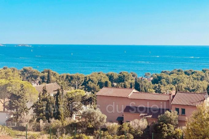 A louer STUDIO  16 M2 TERRASSE VUE MER BANDOL