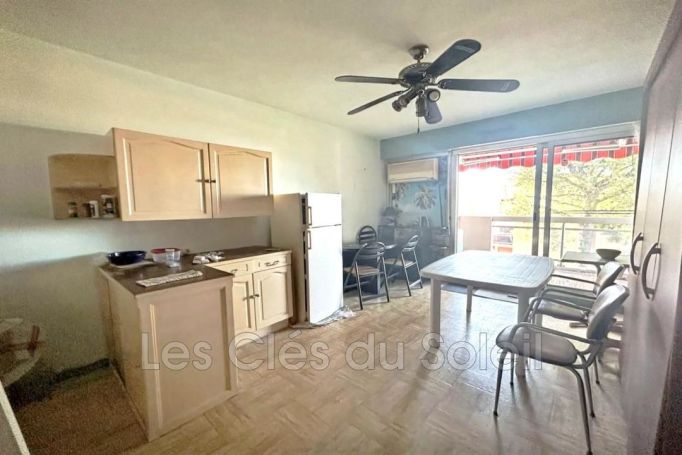 A louer STUDIO  23 M2 TERRASSE BORD DE MER BANDOL