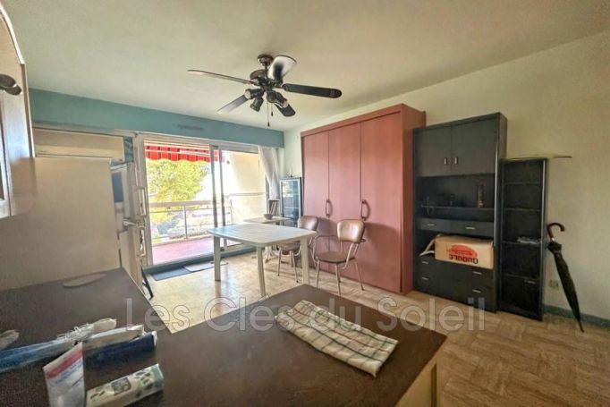 A louer STUDIO  23 M2 TERRASSE BORD DE MER BANDOL