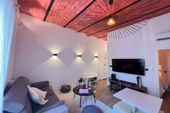 A louer STUDIO NEUF  28 M2 BORD DE MER BANDOL