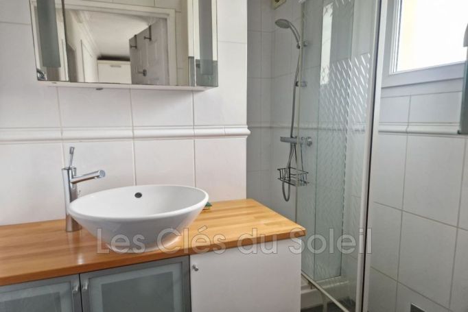 A louer APPARTEMENT T2 32 M2 PLAGE à PIED SIX FOURS LES PLAGES