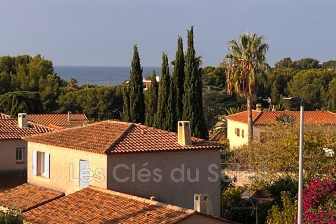 A louer STUDIO  28 M2 VUE MER BANDOL