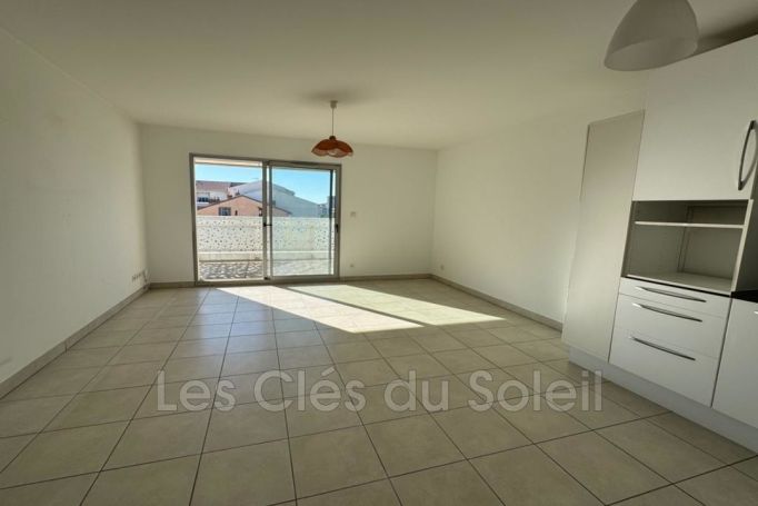 A louer APPARTEMENT T3 62 M2 TERRASSE BORD DE MER LA SEYNE SUR MER