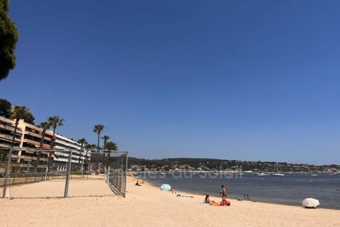 A louer APPARTEMENT T3 64 M2 TERRASSE VUE MER BANDOL