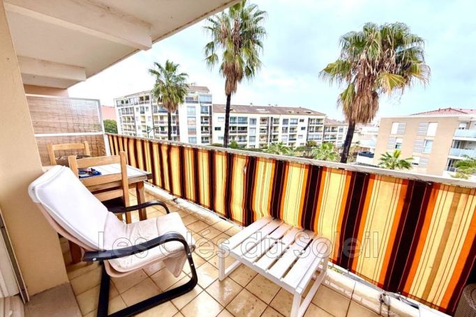 A louer APPARTEMENT T3 78 M2 TERRASSE BORD DE MER HYERES