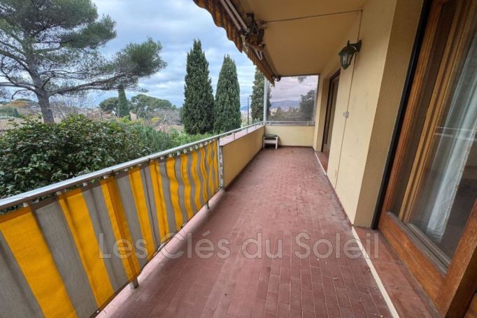 A louer APPARTEMENT T3 70 M2 TERRASSE BORD DE MER TOULON