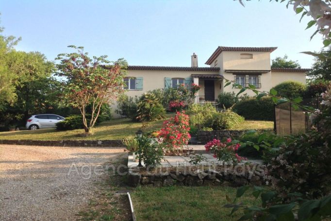 A louer MAISON  5 PIECES 150 M2  SAINT CEZAIRE SUR SIAGNE