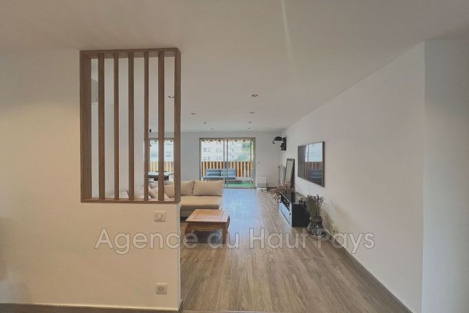 A louer APPARTEMENT DE PRESTIGE T3 75 M2 TERRASSE BORD DE MER LE CANNET