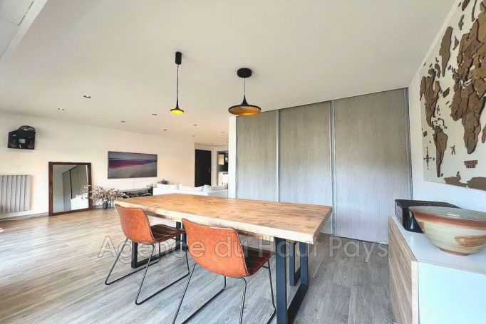 A louer APPARTEMENT DE PRESTIGE T3 75 M2 TERRASSE BORD DE MER LE CANNET