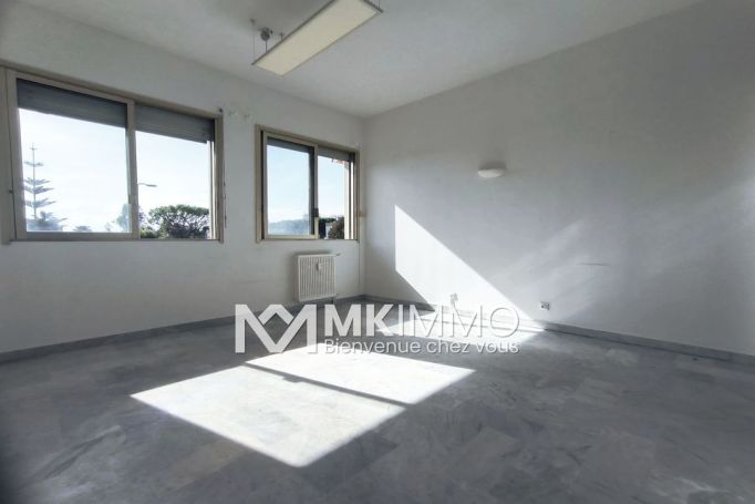 A louer APPARTEMENT T3 73 M2 BORD DE MER CAGNES SUR MER