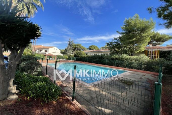 A louer APPARTEMENT DUPLEX T2 42 M2 TERRASSE BORD DE MER VILLENEUVE LOUBET