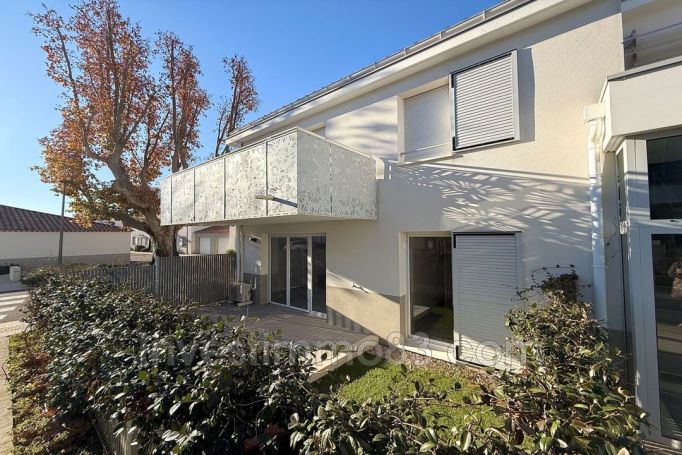 A louer APPARTEMENT T3 70 M2 TERRASSE  ENTRESSEN