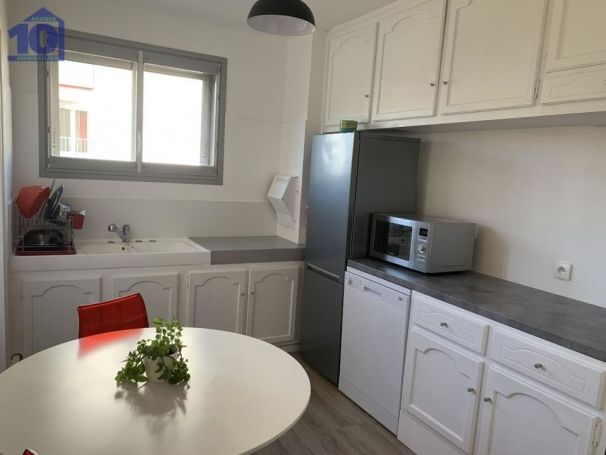 A louer APPARTEMENT T3 83 M2  BEZIERS