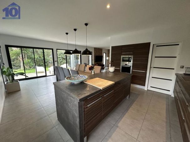 A louer MAISON  5 PIECES 150 M2 BORD DE MER SERIGNAN