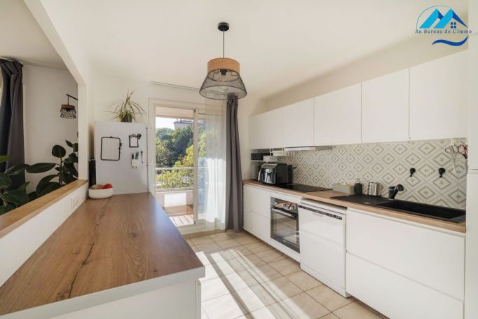 A louer APPARTEMENT T4 86 M2 TERRASSE  MARSEILLE 11EME