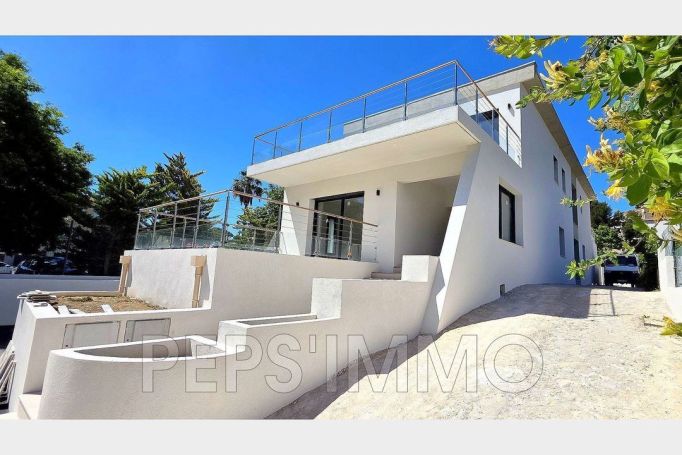 A louer APPARTEMENT DUPLEX DE PRESTIGE NEUF T6 175 M2 TERRASSE BORD DE MER CARRY LE ROUET